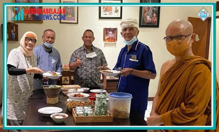 Jamuan Makan Malam Ala Sufi Banthe Dammasubho Mahathera Untuk Sohib Spiritualnya Tim GMRI