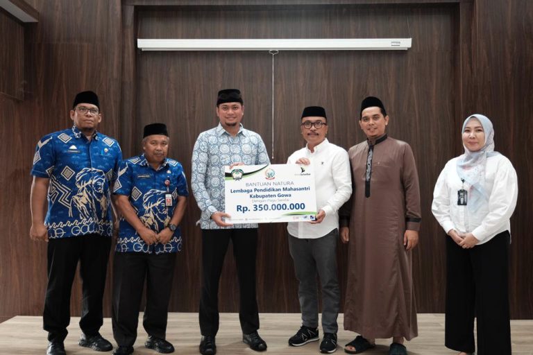 Gelontoran Dana Rp350 juta CSR Bank Sulselbar ke Lembaga Mahasantri Gowa