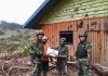 Prajurit Kostrad Berikan Bantuan Kepada Korban Bencana Longsor di Pedalaman Papua