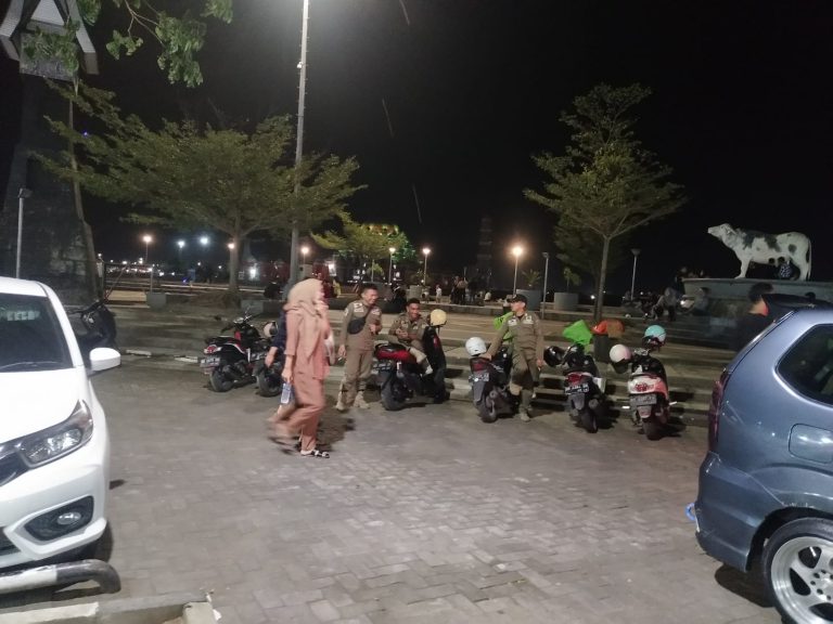 Jasa Parkir Liar di Pantai Losari Diduga Setorannya Mengalir ke Sat Pol PP
